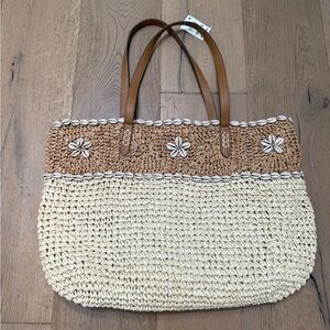 NWT Style and Co Extra-Large Straw Tote that Features Seashell Embellishments